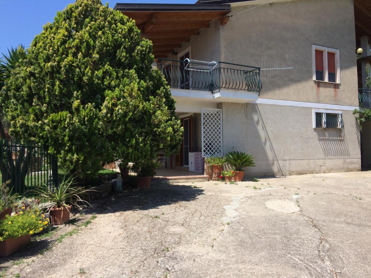 Casa Vacanze La Tuia Castellabate Exterior photo